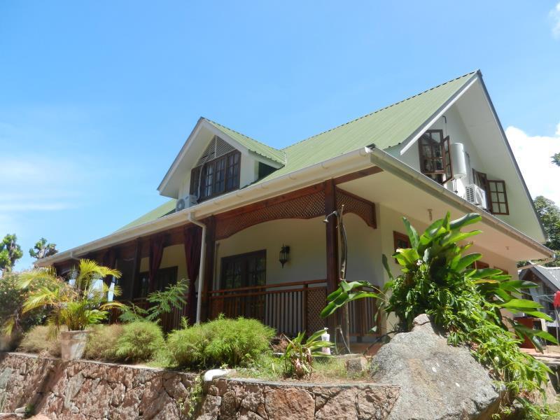 ラ・ディーグ島 カズ ラドウサー ハウス Bed & Breakfast エクステリア 写真
