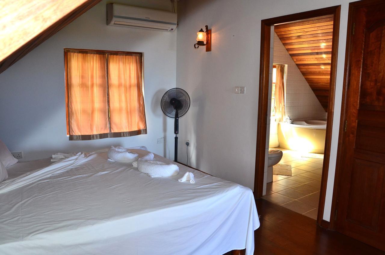 ラ・ディーグ島 カズ ラドウサー ハウス Bed & Breakfast エクステリア 写真